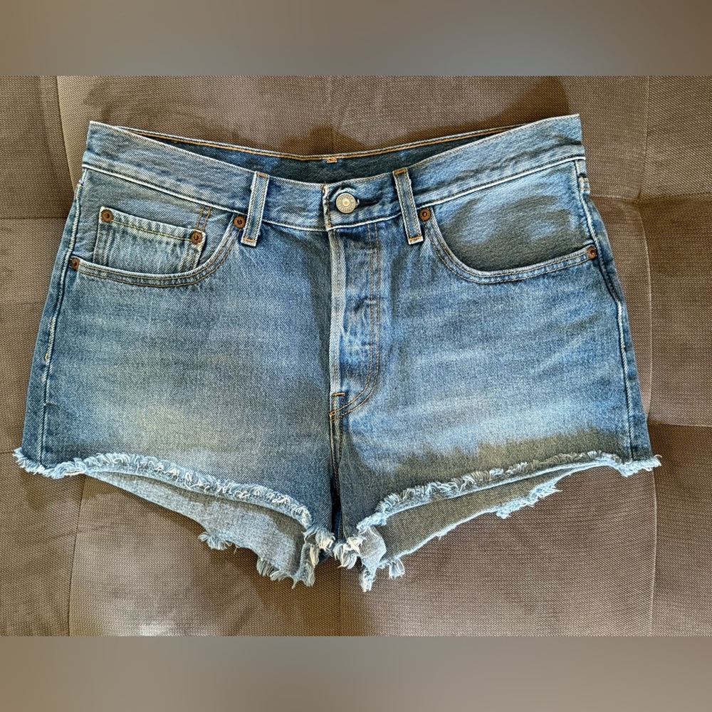Levi’s 501 denim short, size 30